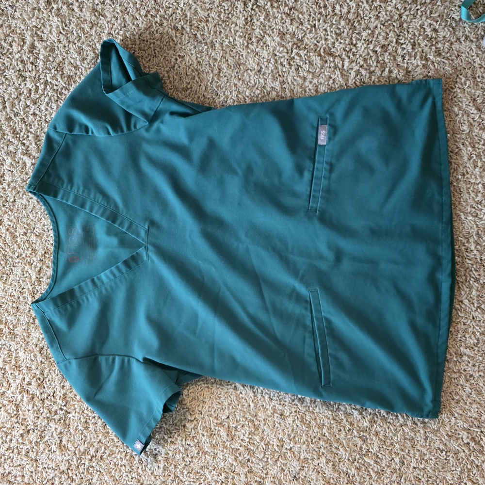 Figs Hunter Green Casma 3 Pocket Scrub Top